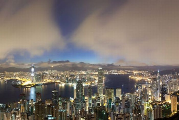 International Commerce Centre in Hong Kong (33 pics)