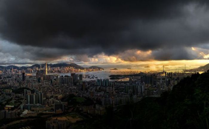 International Commerce Centre in Hong Kong (33 pics)