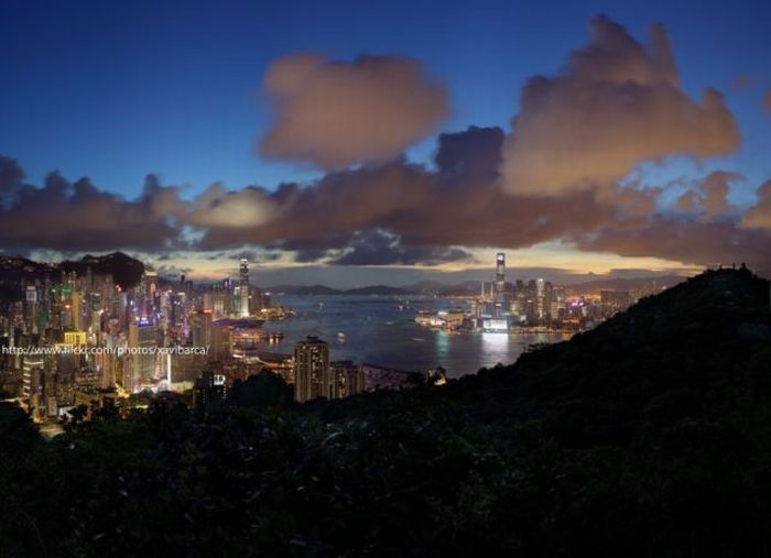 International Commerce Centre in Hong Kong (33 pics)