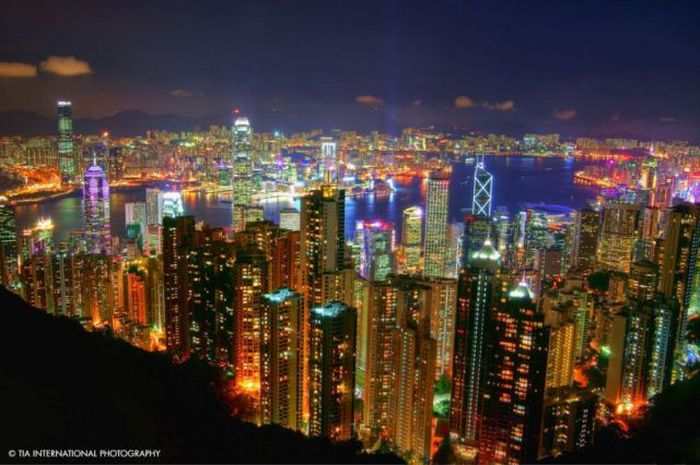 International Commerce Centre in Hong Kong (33 pics)