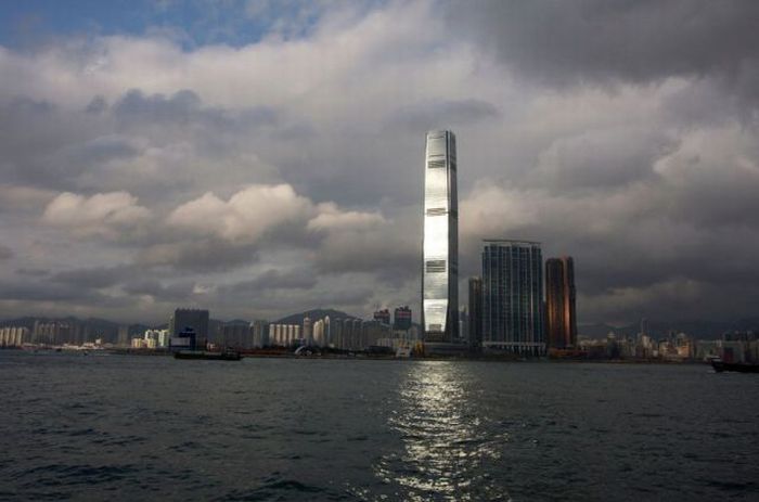 International Commerce Centre in Hong Kong (33 pics)