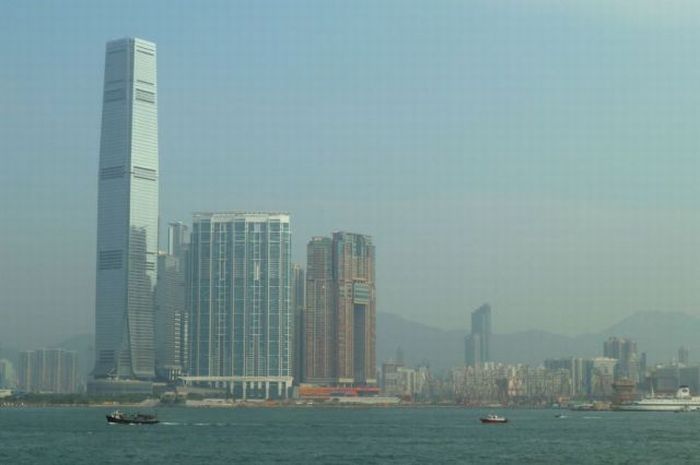 International Commerce Centre in Hong Kong (33 pics)