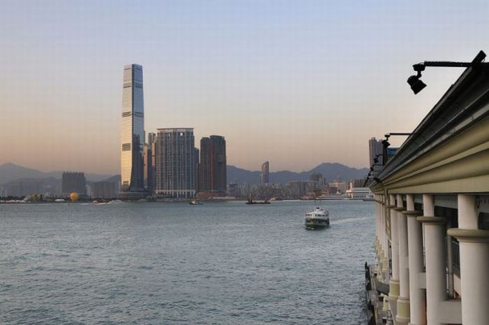 International Commerce Centre in Hong Kong (33 pics)