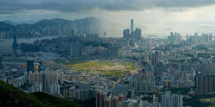 International Commerce Centre in Hong Kong (33 pics)