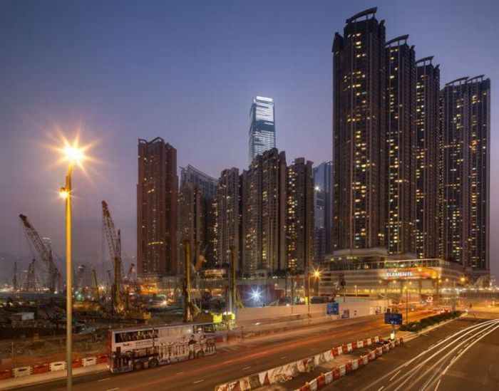 International Commerce Centre in Hong Kong (33 pics)