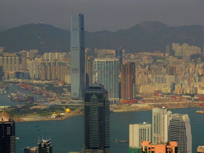 International Commerce Centre in Hong Kong (33 pics)