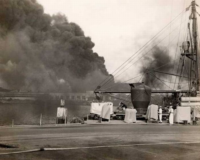 Unknown Photos of Pearl Harbor Bombing (14 pics)