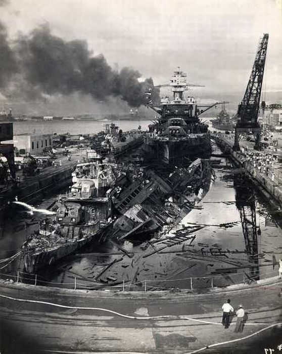 Unknown Photos of Pearl Harbor Bombing (14 pics)