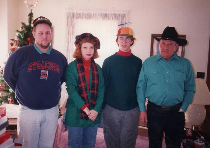 Awkward Christmas Photos From 1992 (25 pics)