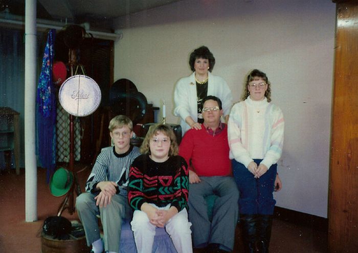 Awkward Christmas Photos From 1992 (25 pics)