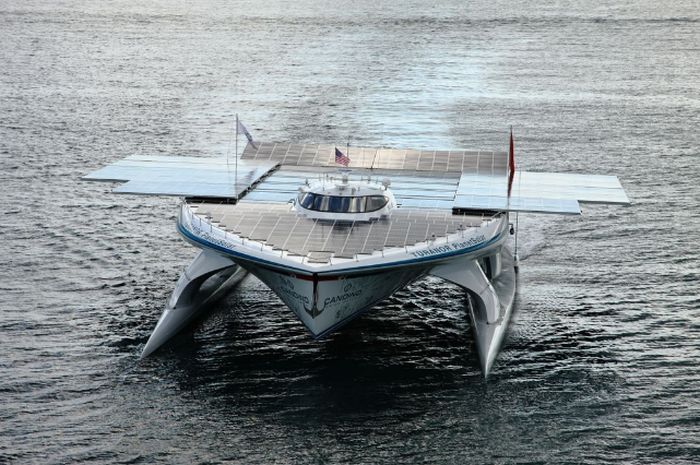 Catamaran with Solar Panels (9 pics)