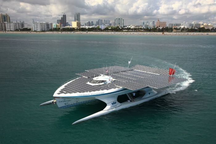 Catamaran with Solar Panels (9 pics)
