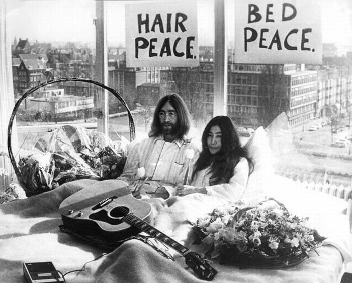 John Lennon in Pictures (24 pics)