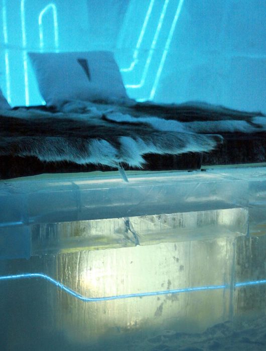 Tron:Legacy Ice Hotel (18 pics)