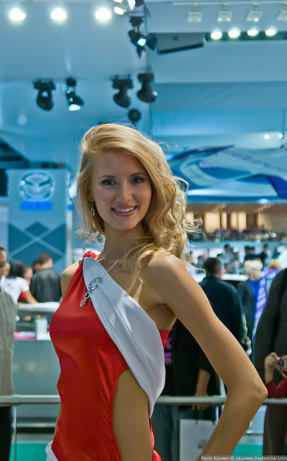 Girls of Moscow International Automobile Show (43 pics)
