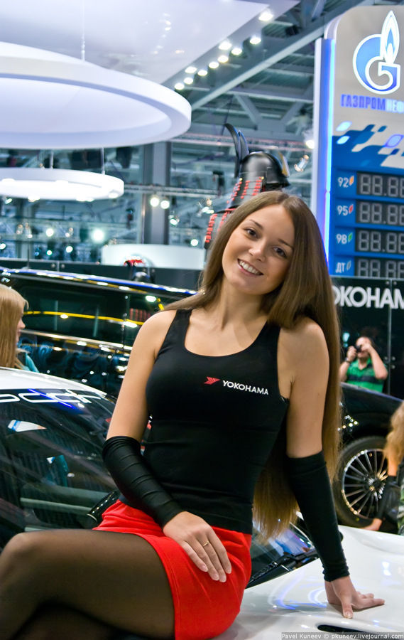 Girls of Moscow International Automobile Show (43 pics)