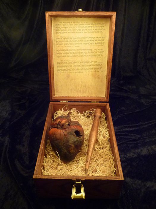 Mummified Vampire Heart is for Sale on Ebay (7 pics)