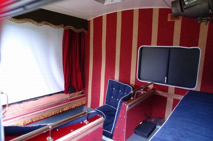 The Smallest Cinema Powered by the Sun (25 pics)