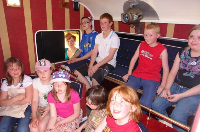 The Smallest Cinema Powered by the Sun (25 pics)