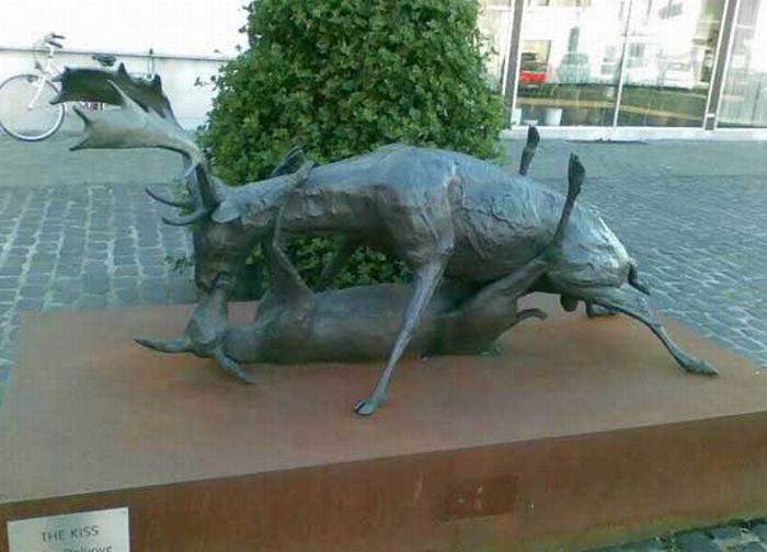WTF Statue of the Day (4 pics)