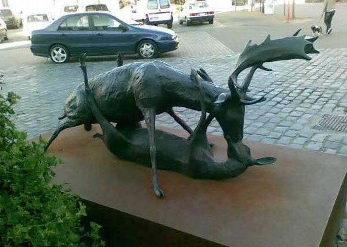 WTF Statue of the Day (4 pics)