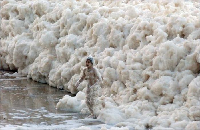Strange Foam on the Coast of Australia (15 pics)