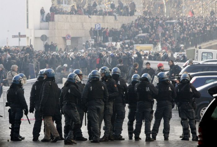 Clashes in Rome (36 pics)