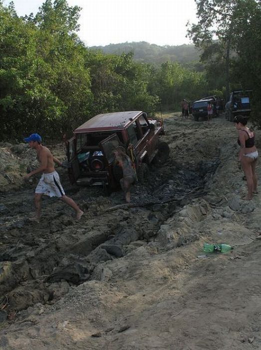 These Guys Are Badly Stuck (7 pics)