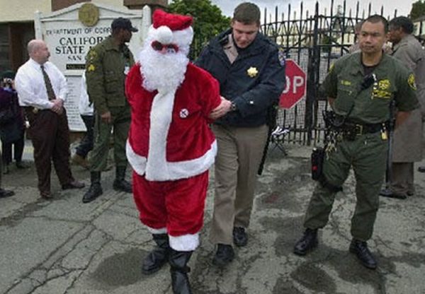 Santa Getting Arrested (14 pics)