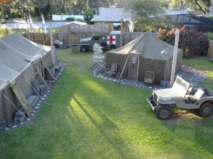 Fan Builds M.A.S.H. Set in His Own Backyard (7 pics)