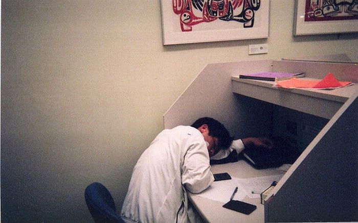 Sleeping in the Library (45 pics)