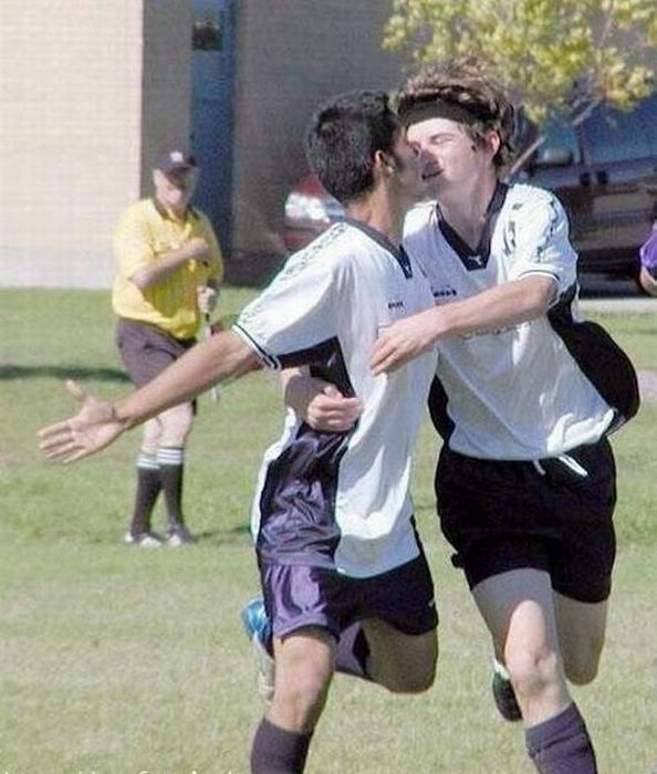 Collection of Interesting Soccer Photos (125 pics)