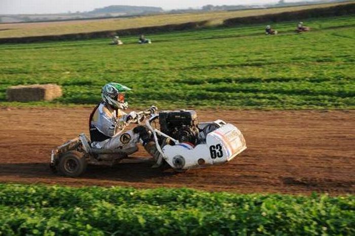 Lawnmower Racing (23 pics)