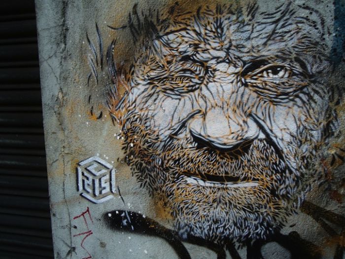 Portraits on the Walls (26 pics)