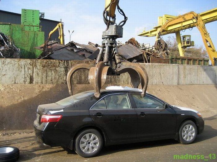 Demolition of Smuggled Cars in Russia (22 pics)