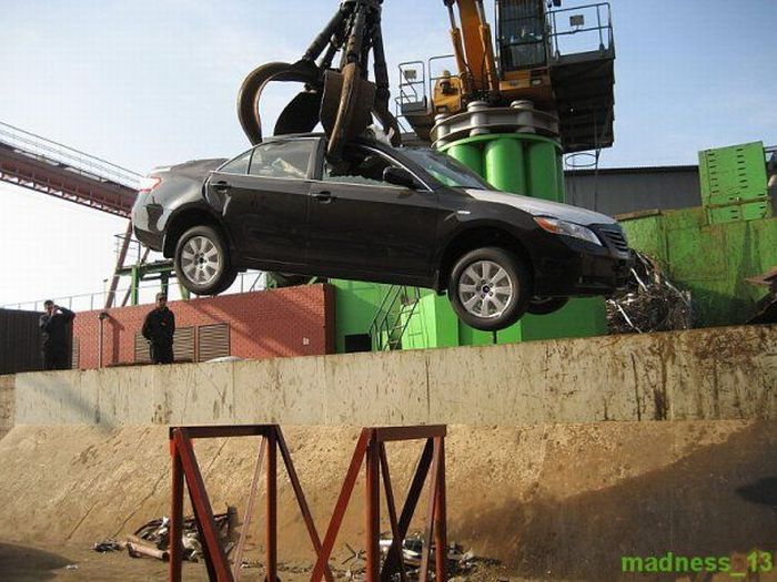 Demolition of Smuggled Cars in Russia (22 pics)