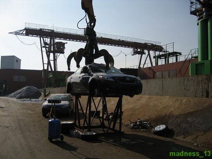 Demolition of Smuggled Cars in Russia (22 pics)