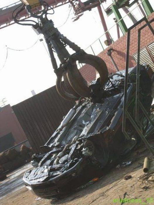 Demolition of Smuggled Cars in Russia (22 pics)