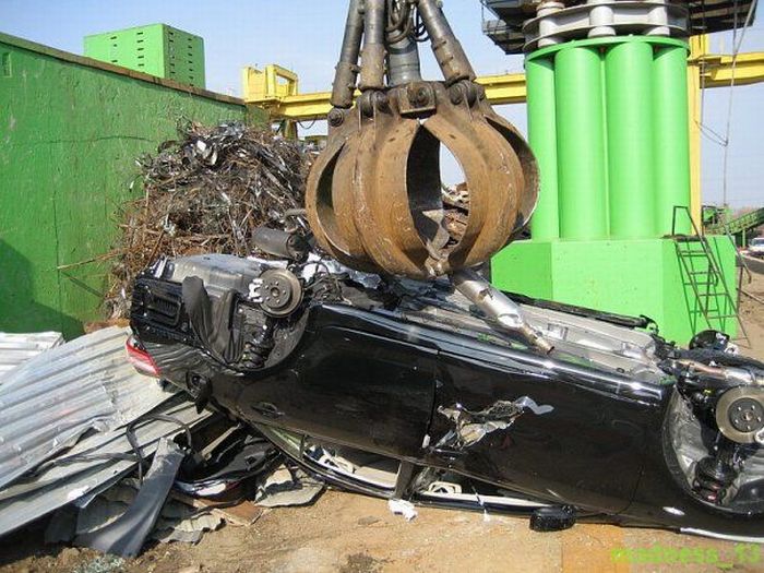 Demolition of Smuggled Cars in Russia (22 pics)