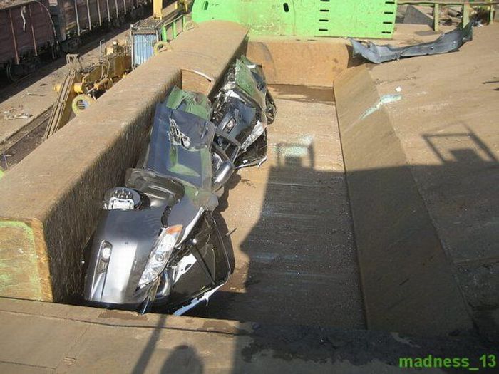 Demolition of Smuggled Cars in Russia (22 pics)