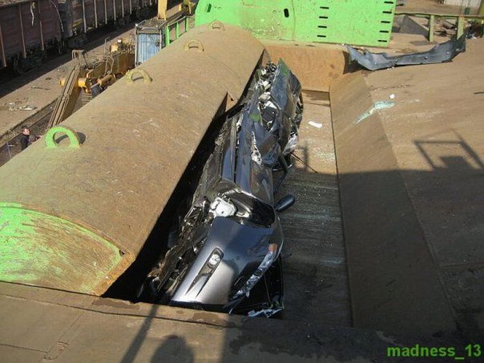 Demolition of Smuggled Cars in Russia (22 pics)