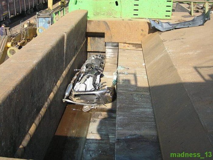 Demolition of Smuggled Cars in Russia (22 pics)