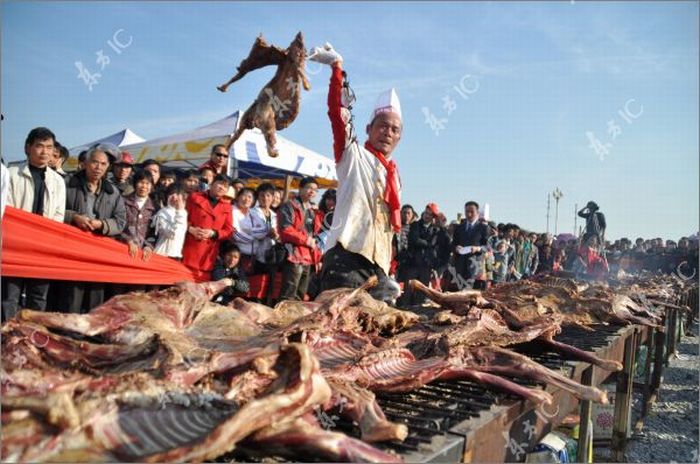 Chinese Chef Roasts 136 Goats at a Time (22 pics)