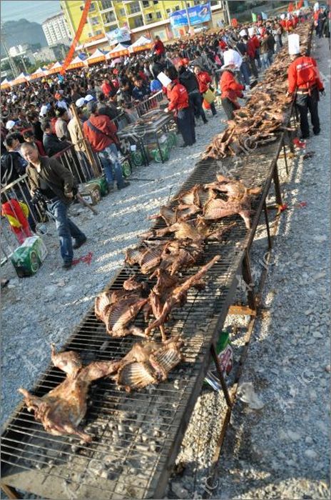 Chinese Chef Roasts 136 Goats at a Time (22 pics)