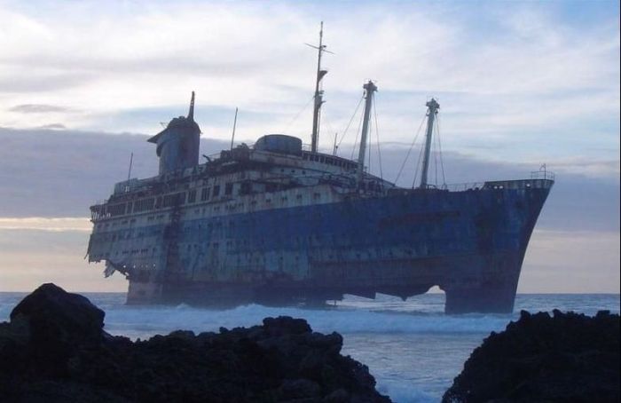 Abandoned and Wrecked Ships (67 piсs)