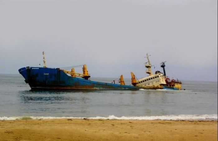 Abandoned and Wrecked Ships (67 piсs)