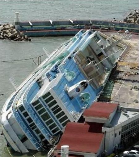 Abandoned and Wrecked Ships (67 piсs)