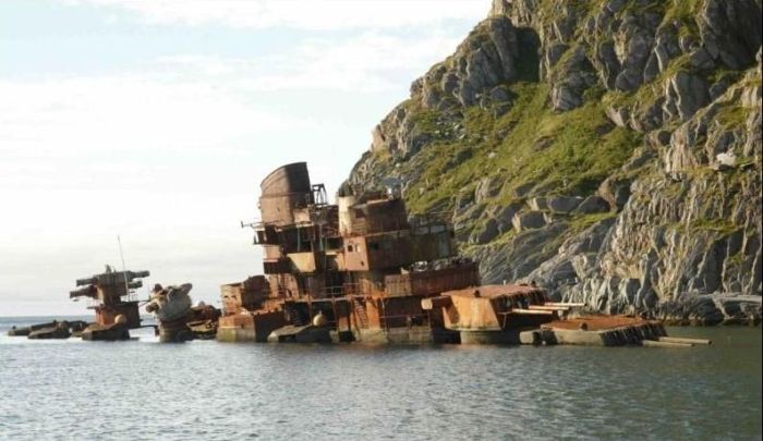 Abandoned and Wrecked Ships (67 piсs)