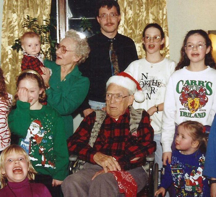The Most Awkward Family Holiday Photos (20 pics)