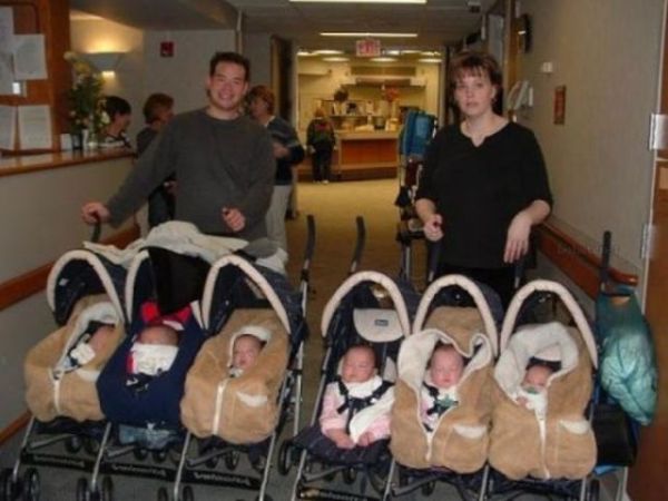 They Just Wanted a Third Child (8 pics)